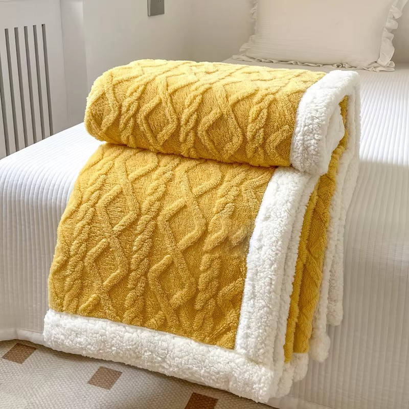 Snugglia - Thick Double-Sided Throw Blanket