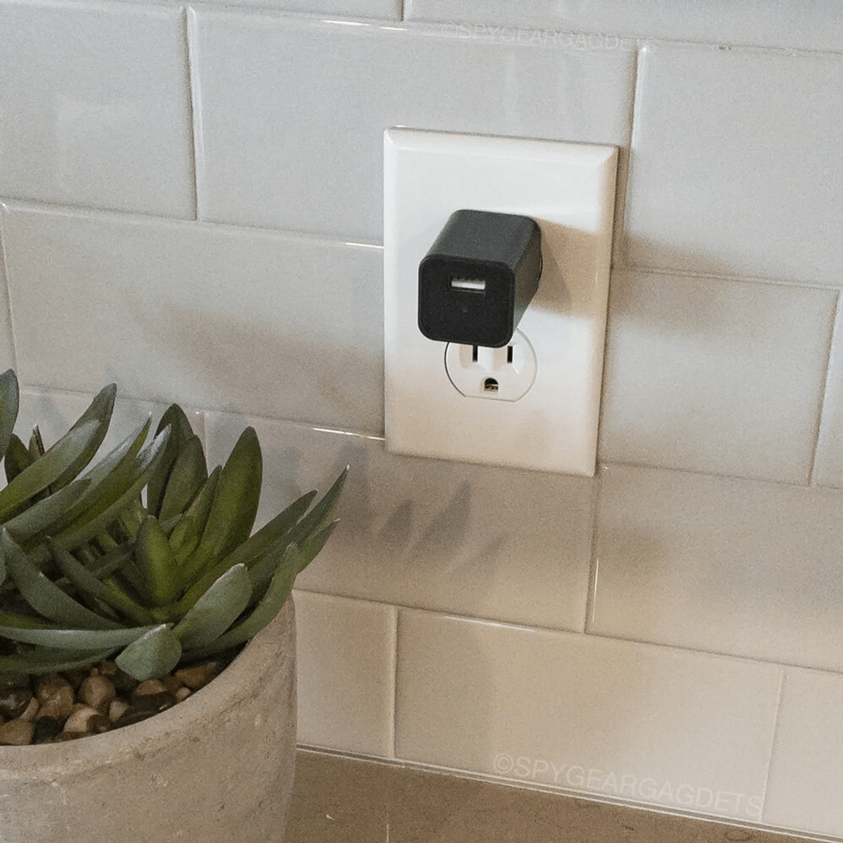 Visiplug - 1080p HD Outlet Hidden Camera